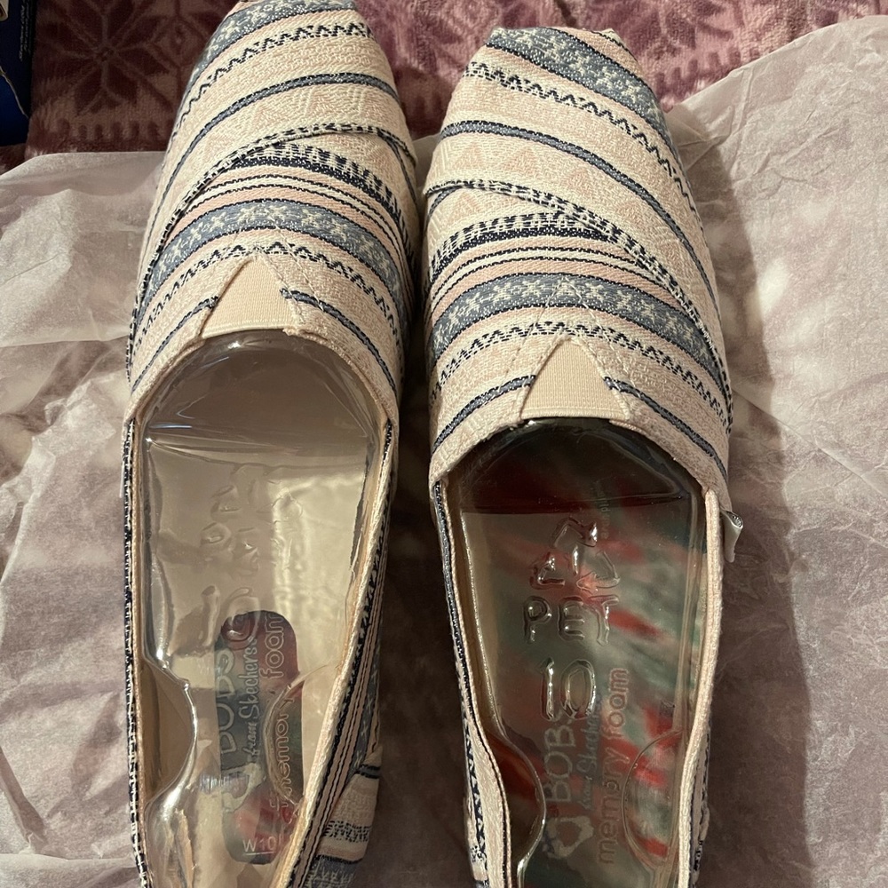 BOBS , Ladies size 10, New in box, Aztec Print